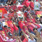 La afición de la Cultural arropó al equipo en el estadio Nuevo José Zorrilla con bufandas, bandera, gritos de ánimo. Sólo señalar algún incidente mínimo. MAR GONZÁLEZ