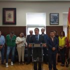 El regidor y sus socios de gobierno comparecieron ayer. DL