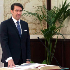 Juan Carlos Suárez-Quiñones jura su cargo como consejero de Fomento y Medio Ambiente, en el acto de toma de posesión.