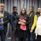 Las familias de las tres escolares londinenses que han viajado a Siria.