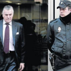 El extesorero del PP Luis Bárcenas sale de la Audiencia Nacional, el 15 de marzo del 2013.