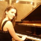 La pianista Sara Peral y la violinista Irene Benito, que esta tarde ofrecen un concierto en la sala