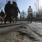 El firme de los paseos del parque está deteriorado en muchos puntos.