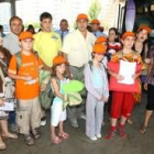 Algunos de los niños llegados desde Gorazde, ayer en la estación de autobuses de Ponferrada