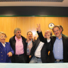 Arsenio García celebra junto a algunos de sus compañeros los históricos resultados.