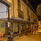 Un soportal de Sahagún tuvo que ser precintado por desprendimientos en el techo.