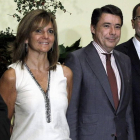 El presidente de Madrid, Ignacio González, junto a su esposa, Lourdes Cavero, el pasado septiembre.