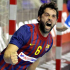 El jugador leonés celebra con rabia un gol durante un partido con el Barcelona.