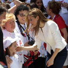 La reina Letizia agradeció a Cruz Roja la ayuda desinteresada que ha prestado a todos los colectivos que la han necesitado.