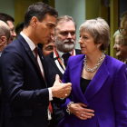 El presidente del Gobierno, Pedro Sánchez, y la primera ministra británica, Theresa May.