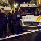 Un momento de la operación policial llevada a cabo ayer en Bruselas. STEPHANIE LECOCQ