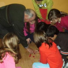 Los niños podrán divertirse con sus abuelos en la fiesta de hoy.