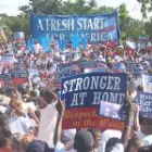 Kerry celebró un mitin en Florida para pedir el decisivo voto hispano. La cita es al aire libre, en un parque de Hollywood, al norte de Miami.