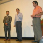 El director del IES Sánchez Albornoz, el médico Montero Luque y el jefe de estudios
