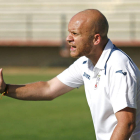 Adrián Benavides, entrenador del CDF Peña. F. OTERO