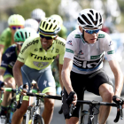 Froome y Contador en pleno esfuerzo en la etapa de ayer. LIZÓN