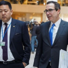 El secretario del Tesoro de Estados Unidos, Steven Mnuchin (derecha), en Washington.