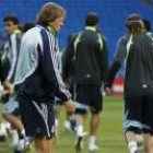 El técnico alemán, junto a sus jugadores, durante un entrenamiento en el Santiago Bernabéu