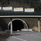 Uno de los túneles de la línea a su paso por La Robla.