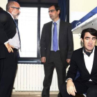 El subdelegado del Gobierno, Juan Carlos Suárez Quiñones, en una litera del centro.