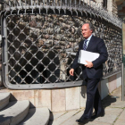 Evaristo del Canto, a la entrada de un consejo.