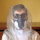 Manuela Rodríguez lleva velo apantallante para evitar radiaciones y máscara de protección frente a la mayoría de los contaminantes. ICAL