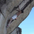 El atleta Dean Potter, durante una de sus escaladas extremas en el parque nacional de Yosimete (California), donde ha muerto este fin de semana pasado al tratar de lograr un salto base.