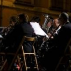 Odón Alonso, al frente de la orquesta homónima, ofreció un concierto emotivo