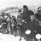 Fotograma de la histórica ‘Canciones para después de una guerra’ (1971), de Martín Patino. DL