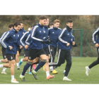 El plantel deportivista viajó en la tarde de ayer a Cataluña tras ejercitarse por la mañana en Ponferrada.