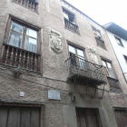 La casa natal de Gil y Carrasco está en el número 15 de la calle del Agua (o calle Ribadeo). L. DE LA MATA