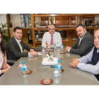 Andrea Fernández, Javier Alfonso Cendón, Isaías Táboas, Eduardo Morán y José Luis Cachafeiro, ayer en Madrid.