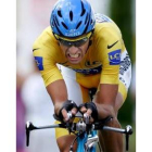 Contador, que acabó quinto en la etapa, realizó un supremo esfuerzo para conservar el amarillo