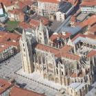 Imagen aérea tomada desde una de las avionetas que Leonavia pone a disposición de sus clientes para realizar vuelos privados, prácticas o fotografiar paisajes desde el cielo, entre otras cosas. Los vuelos parten desde el Aeropuerto de León.