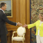El rey Felipe VI recibe a la diputada de Coalición Canaria, Ana Oramas, en la Zarzuela, el martes 26 de junio.