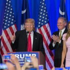 Donald Trump junto a su hija Ivanka, tras imponerse en las primarias republicanas en Carolina del Sur.