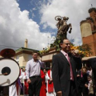 La imagen de san Jorge recorrió ayer las calles de Villanueva de Carrizo.