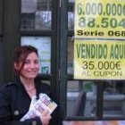 Maribel García, la vendedora que repartió la fortuna en Valderas, ante el anuncio del premio