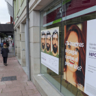 Anuncio de hipotecas de una entidad bancaria en Oviedo. J.L.CEREIJIDO