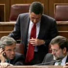 Acebes, Zaplana y Rajoy conversan en la primera sesión del debate
