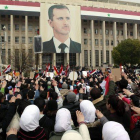 Seguidores del presidente sirio, Bachar al Asad, se concentran en la plaza Sabe Bahrat de Damasco.