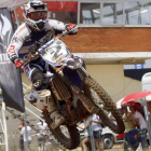 Los pilotos del Campeonato de España trajeron ayer de nuevo toda la espectacularidad del motocross al circuito de La Salgada en La  Bañeza e hicieron disfrutar a los aproximadamente 1.500 aficionados.