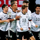 Thomas Müller y sus compañeros celebran la clasificación. FOCKE