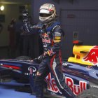 El alemán Vettel, puño en alto, celebra su triunfo en India.