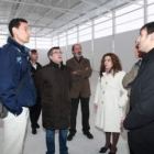 Francisco Fernández, en el centro, vistó las obras del polideportivo del colegio Luis Vives.