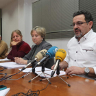 Carlos Fernández, junto con otros pedáneos ponferradinos en la rueda de prensa de ayer.