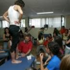 Una imagen de archivo de los alumnos de Fisoterapia durante una clase en el Campus de Ponferrada