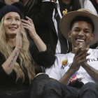 La rapera y modelo Iggy Azalea y su novio, el jugador de Los Angeles Lakers Nick Young, en enero del 2015.