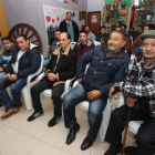 Un momento de la asamblea celebrada en la sede de la Asociación Cultural Gitana Bierzo.