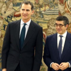 El rey Felipe VI y el presidente del Congreso, Patxi López, este lunes en el palacio de la Zarzuela.